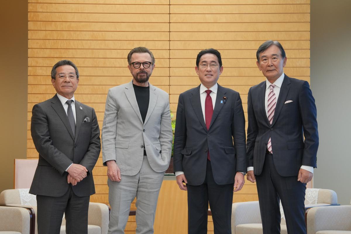 Group photo of GEN Tetsuya, ULVAEUS Björn, KISHIDA Fumio and TOKURA Shunichi 